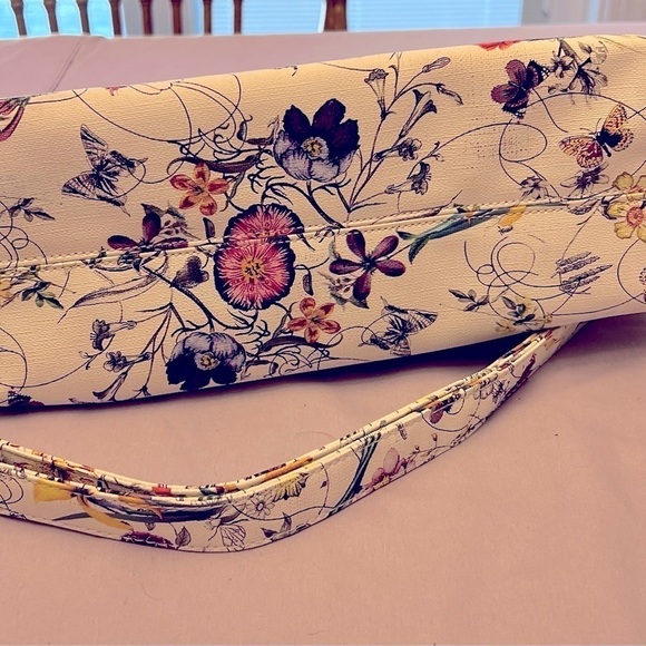 White Floral Leather Crossbody Handbag - Picture 4 of 9